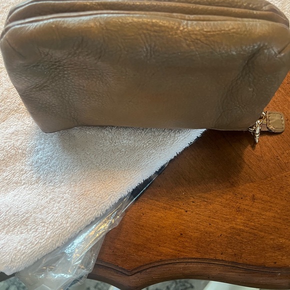 Tory Burch Crossbody Bag - Picture 5 of 11